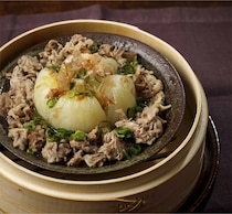豚こまと旬の新玉ねぎを丸ごとせいろへ！カンタンなのに美味しい「新玉の豚こま蒸し」