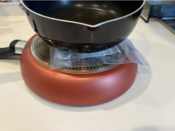 もう一つのフライパンで挟むと時短に！（▶次へ）