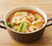 ちくわのうまみで満足感アップ！パパッと作れる汁もの4選