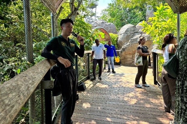  「レインフォレスト・ワイルド・アジア」ではレンジャーのトークもお見逃しなく