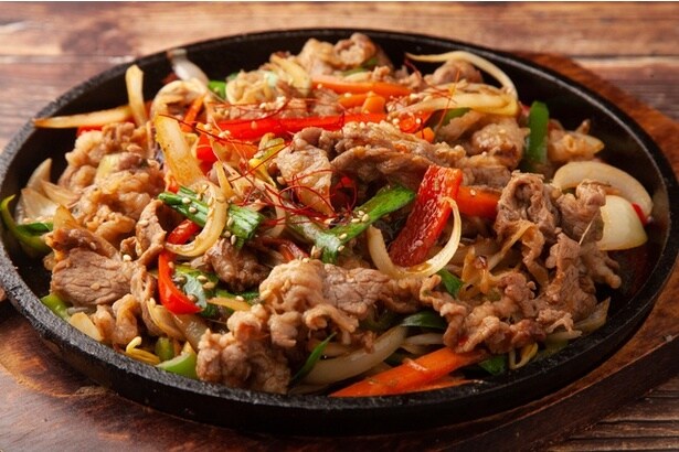 【簡単時短】韓国料理の定番「プルコギ」の魅力やレシピを解説！
