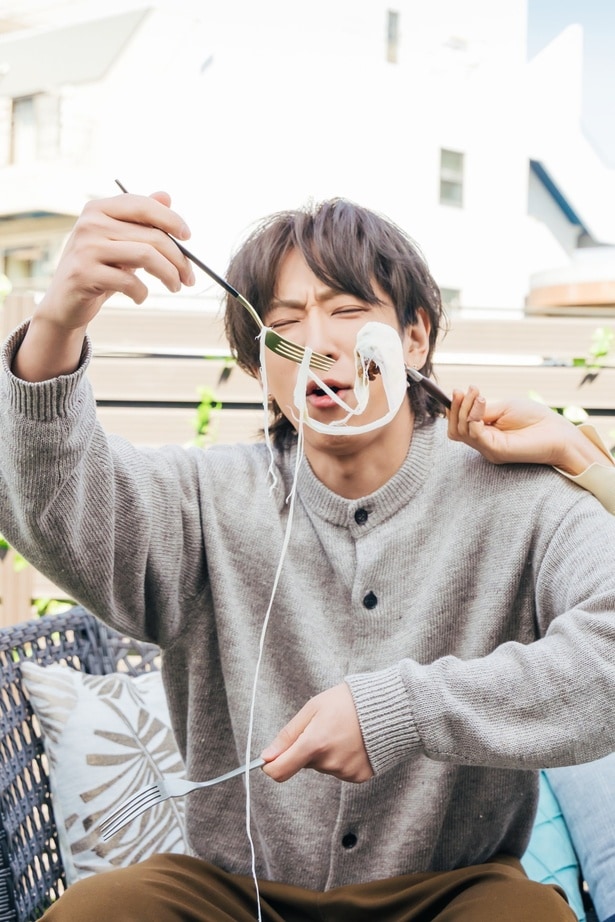 チーズに迫られる小山さん