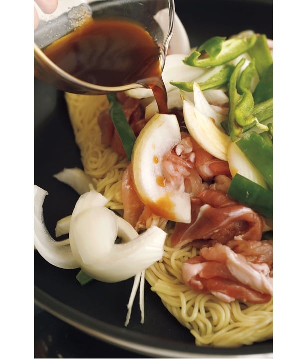 3～4分蒸し焼きにする