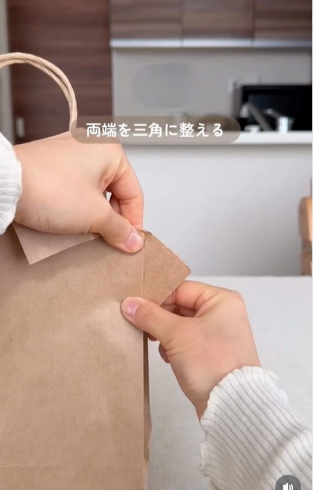 両端を三角に整える▶リボンをつければ…（⇒次へ）