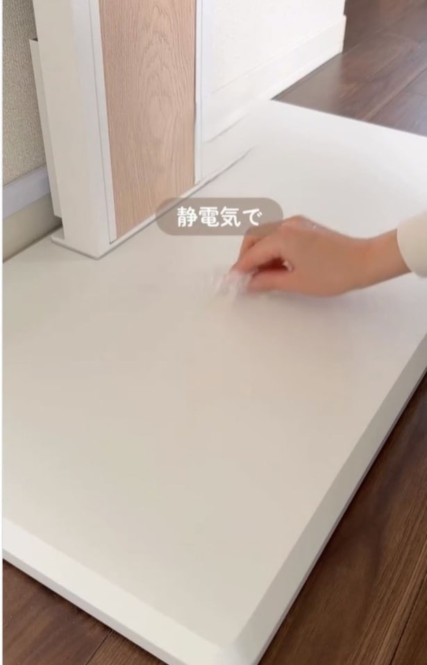 静電気でほこりを吸着してくれる▶（次画像から毎日を楽しく過ごすためのヒントが満載！『メンタル強め美女白川さん5』が読めます）