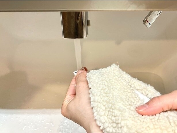 タグ全体を水で濡らし…(▶次へ)
