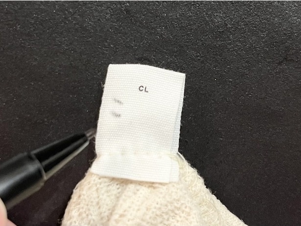 タグを濡らしたあと、水気が多いと文字が薄くなってしまうことも…（▶次へ）