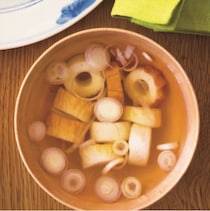 ほっとするさっぱり味「ちくわとねぎのすまし汁」