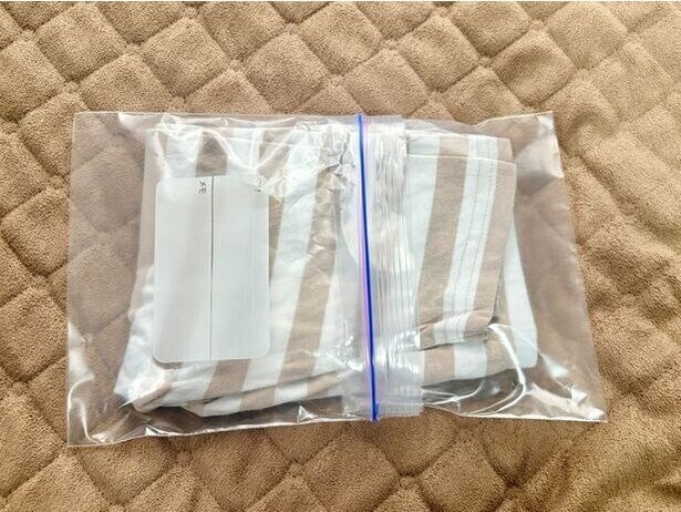 2つのジッパー付き保存袋を重ねる（▶次へ）