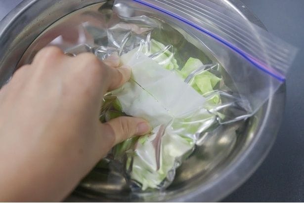 少しずつ空気を抜く（▶次へ）