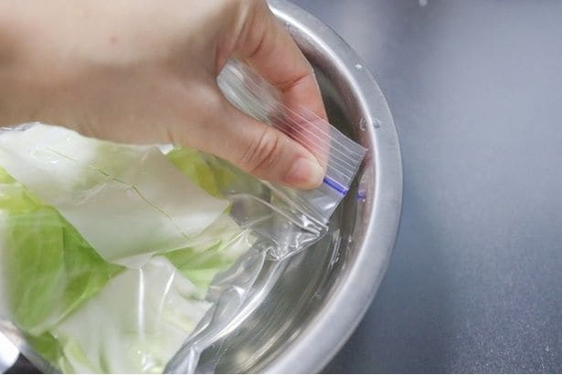 口をしっかり閉じる（▶完成形をチェック）