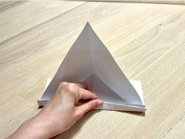 手前を1cmくらい立ち上げるように折る(▶次へ)