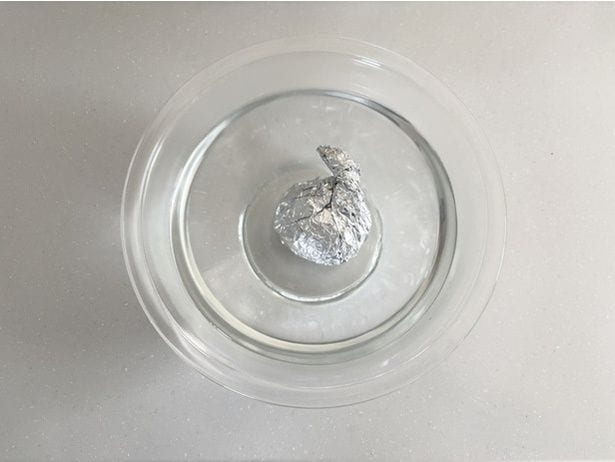 50℃のお湯に浸けたアボカド（▶次へ）