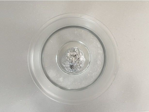 アボカドを熱湯に浸けて…(▶次へ)