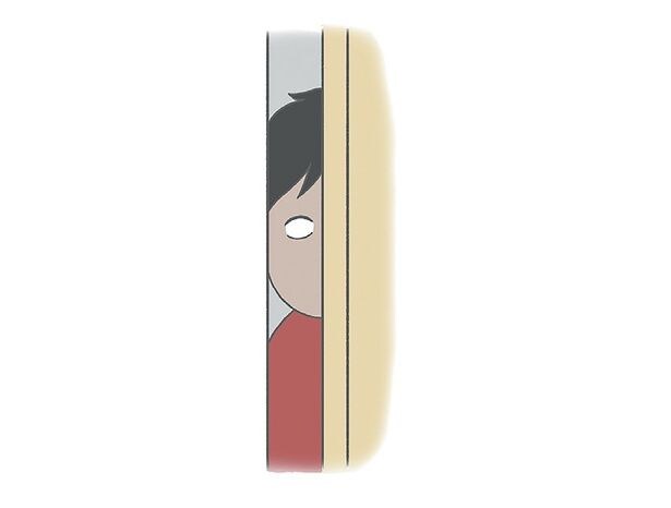 ドアから除くパパ