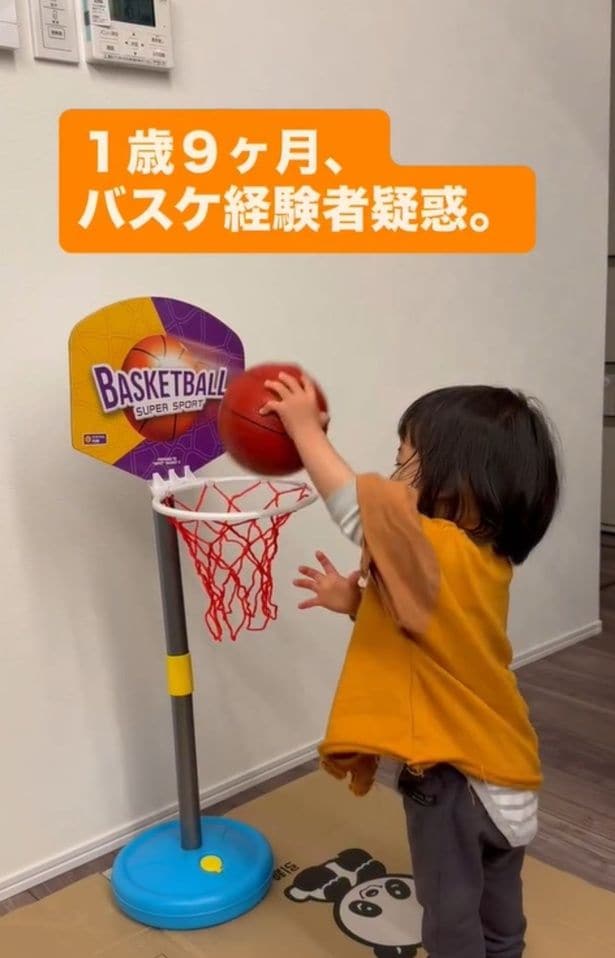 バスケしてた?▶(次画像から予想外の出来事が起こる保育士時代をおもしろおかしく描いた『実録 保育士でこ先生6』が読めます)