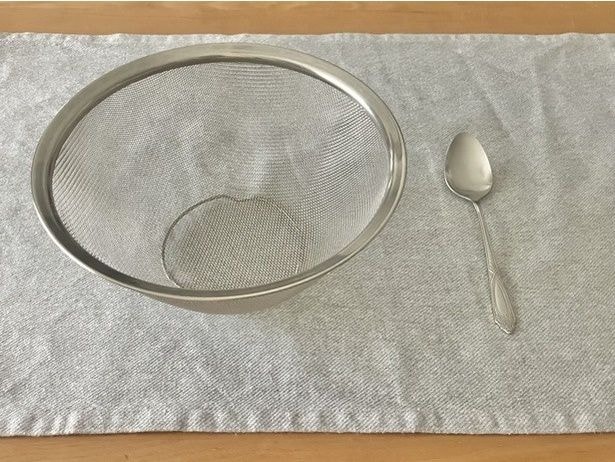 準備するものはザルとスプーンだけ！（▶やり方をチェック）