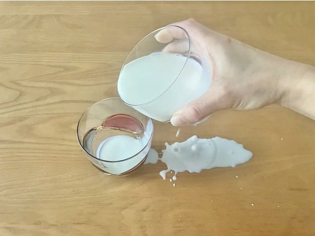コップの外側を飲み物が伝ってこぼれるのがストレス…（▶裏技をチェック）