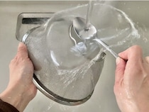 「道具を増やすのやめた」どこの家にもあるスプーンが、キッチンの悩みを救う最強ツールに