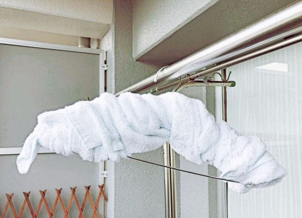 ハンガーにタオルを巻いて厚みを出してもOK！