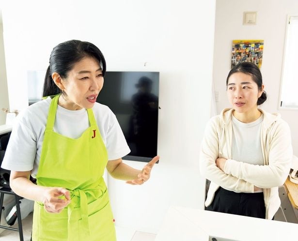 忙しい中でキッチンの片づけと掃除の手間を減らせたらもっと家族との時間を過ごせるわ　旦那さんとも楽しく料理できるようになるわね！