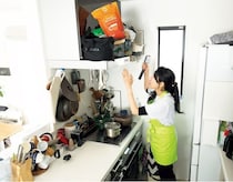 古堅純子さんが読者のキッチンをチェック！収納を100%活用する片づけのルールを伝授