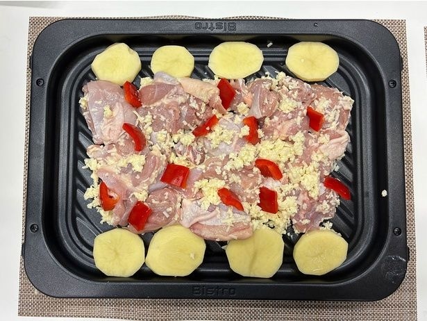 ヒートグリル皿に材料を並べる