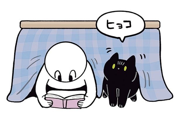 くっついて寝たい気分？こたつでくつろぐ黒猫ろん