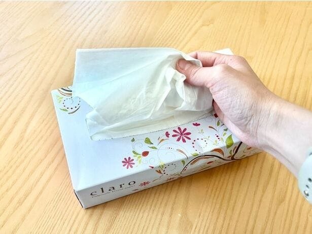 新品ティッシュの最初は2〜3枚まとめて出ることも…（▶次へ）