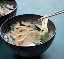 サラダや汁物が豪華になる！便利な「ゆでどり」アレンジ