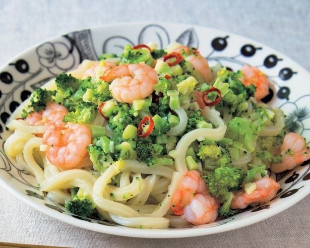 冷凍うどんをパスタ風にアレンジ！ゆで鍋いらずで時短にも◎