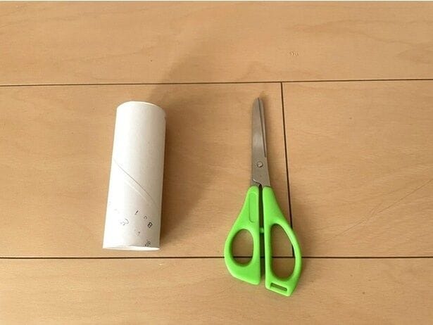 用意するのは、芯とハサミ（▶方法は？）