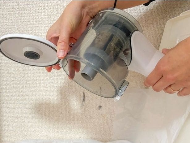 髪の毛やゴミが絡まって捨てにくい（▶準備物をチェック）
