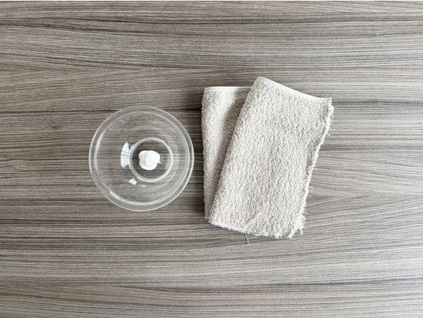 歯磨き粉と布2枚を使用（▶やり方をチェック）