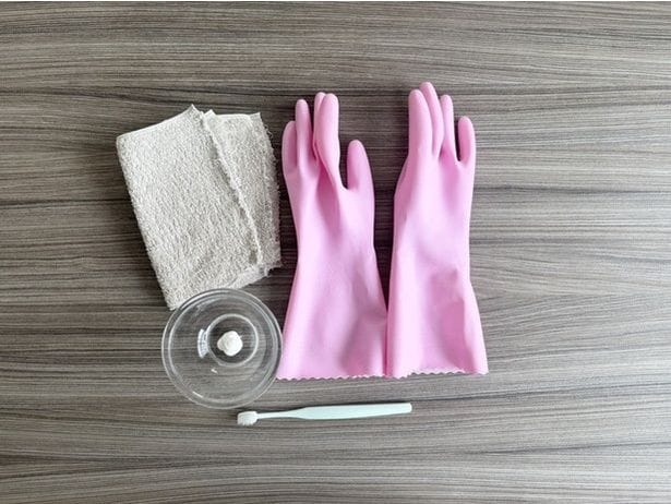 余った歯磨き粉と家にあるアイテムで、家じゅうの汚れをきれいに！（▶次へ）