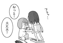 体重測定の途中によろけてしまう。精神科病棟に入院した体重33kgの女子高生