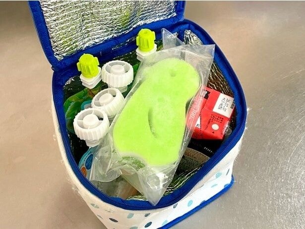 スポンジが保冷剤に？簡単に保冷剤を作る方法（▶用意するものを見る）