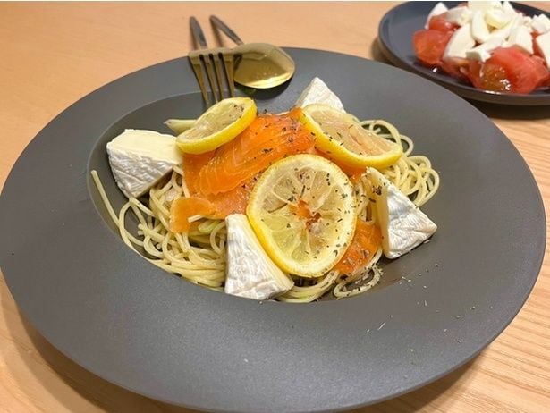 果汁を絞った後のレモンは、料理の添え物としても使える！