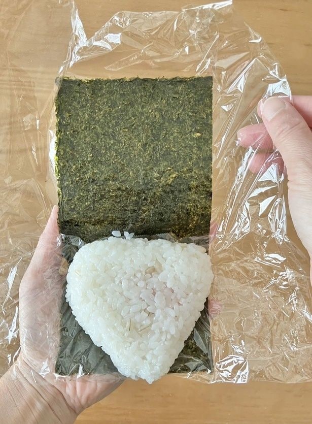 両サイドのラップを開いたら…（▶次へ）