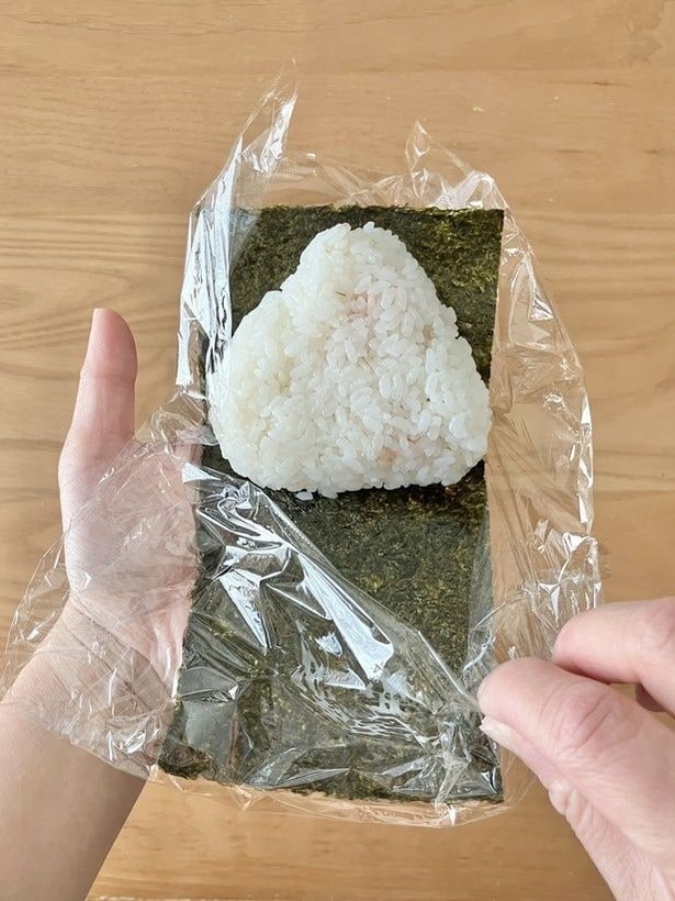 下側のラップを剥がして…（▶次へ）