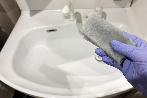 洗面台の水アカ掃除▶黒ずみがすっきり！