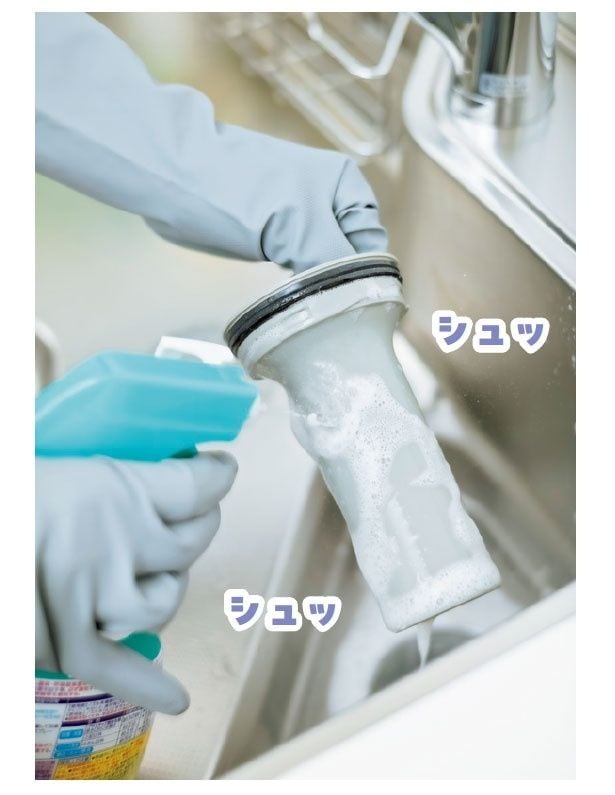 塩素系漂白剤で除菌するのが一番。3～5分ほど置いたら水で流して。ただし商品によってはステンレスなどの金属製品は、変色やサビの原因になるので、使用できるか確認を
