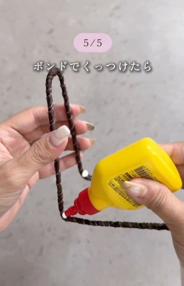 ボンドを付ける▶リメイクシートを貼った板を…(⇒次へ)