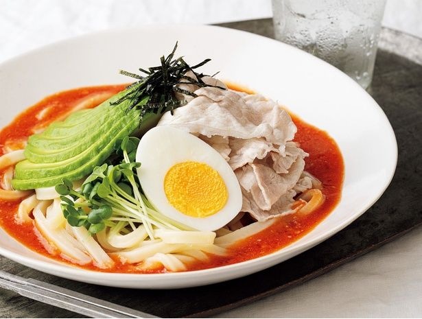 豚しゃぶとアボカドの冷製トマトうどん