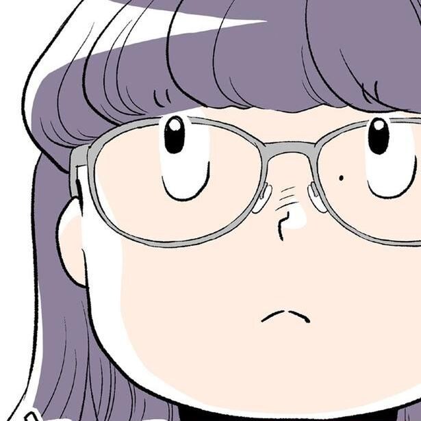 最終電車を降りた若い女性