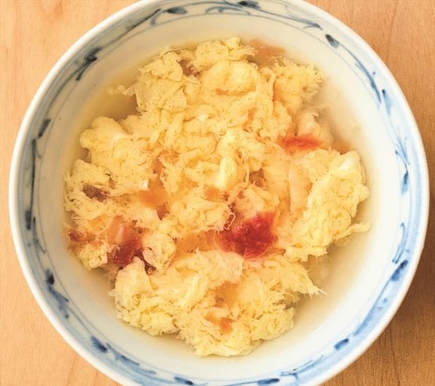冷たいつゆに飽きたら！温かいつゆで食べるそうめん「梅かき玉つゆ」