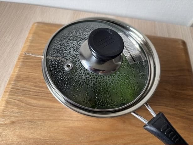ザル無しで野菜の湯切りができる方法(▶次へ)