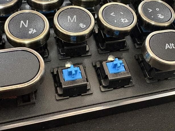 HKW タイプライター風メカニカルキーボード:タイプライターっぽい仕様
