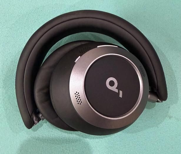 Anker Soundcore Space One Pro:折りたたむとコンパクトに!