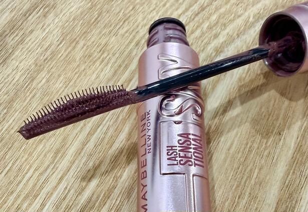 MAYBELLINE スカイハイ 08 ゆうかげ モーブブラウン:ほんのりくすみピンクっぽいブラウンで優しい印象に
